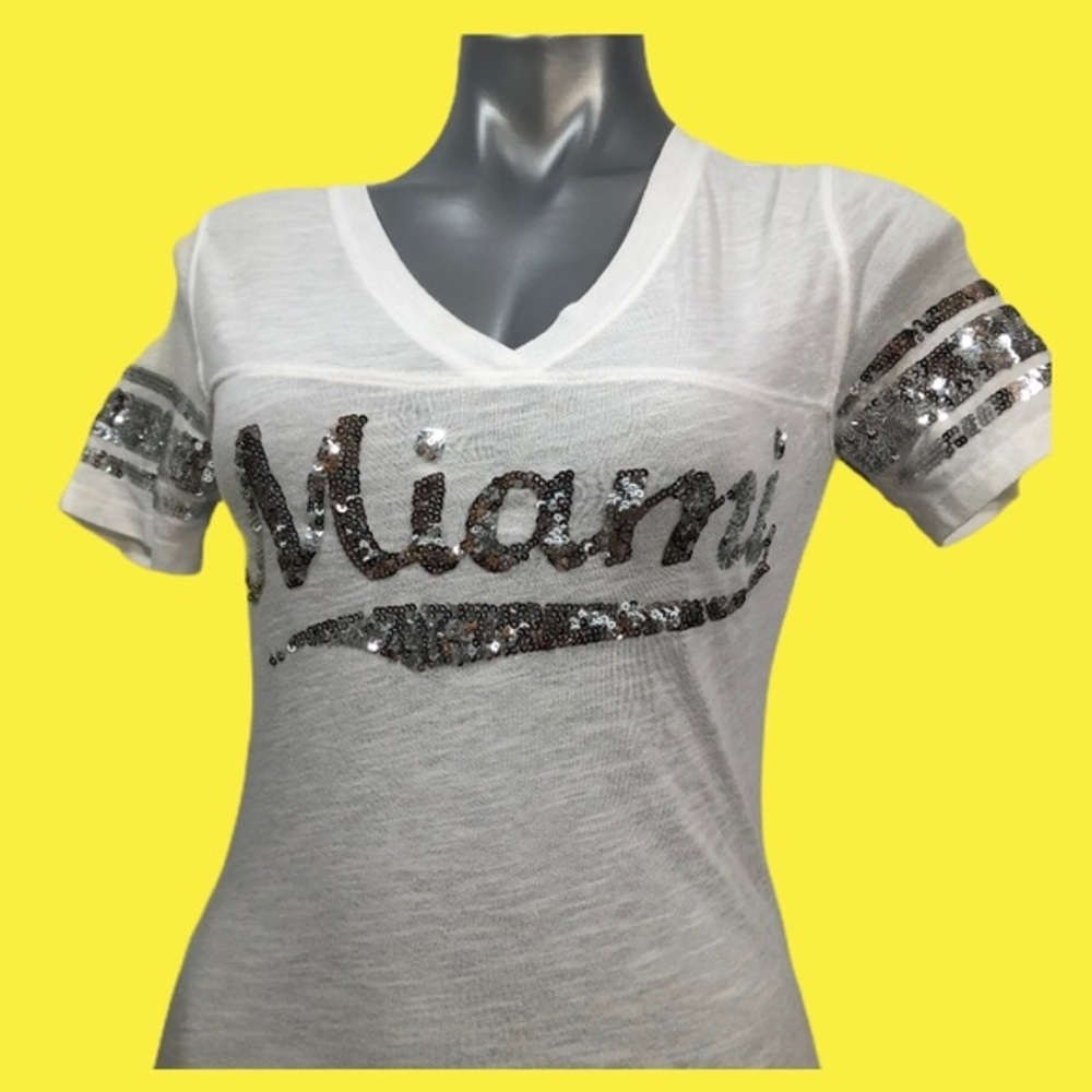 💥💥 SALE! 5 / $25 💥💥 White t-shirt Miami by Pink. Excellent condition